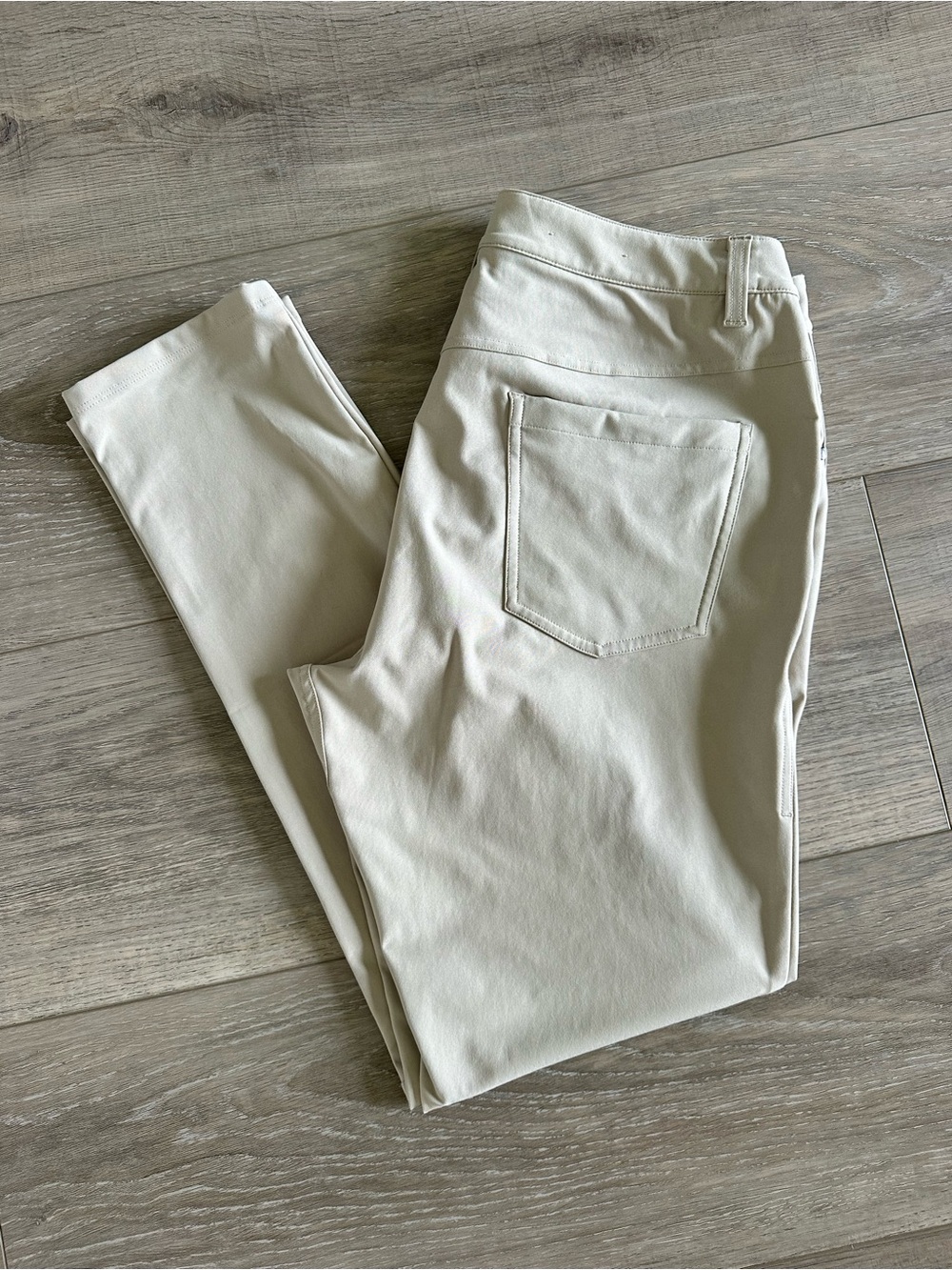32x30 Lululemon Men’s khaki Chino-Style Stretch Pants